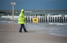 Saperzy przeszukują plażę wschodnią w Ustce - ustka24.info
