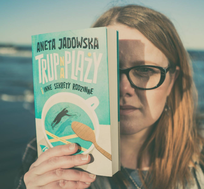 "Trup na plaży i inne sekrety rodzinne" - nowa książka Anety Jadowskiej - ustka24.info