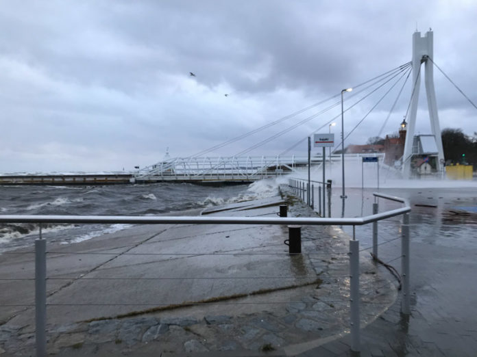 Ostrzeżenie przed silnym wiatrem na Pomorzu i sztormem na Bałtyku - ustka24.info