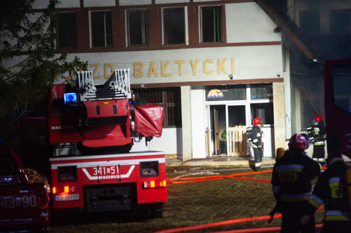 Pożar opuszczonego Zajazdu Bałtyckiego w Przewłoce - ustka24.info